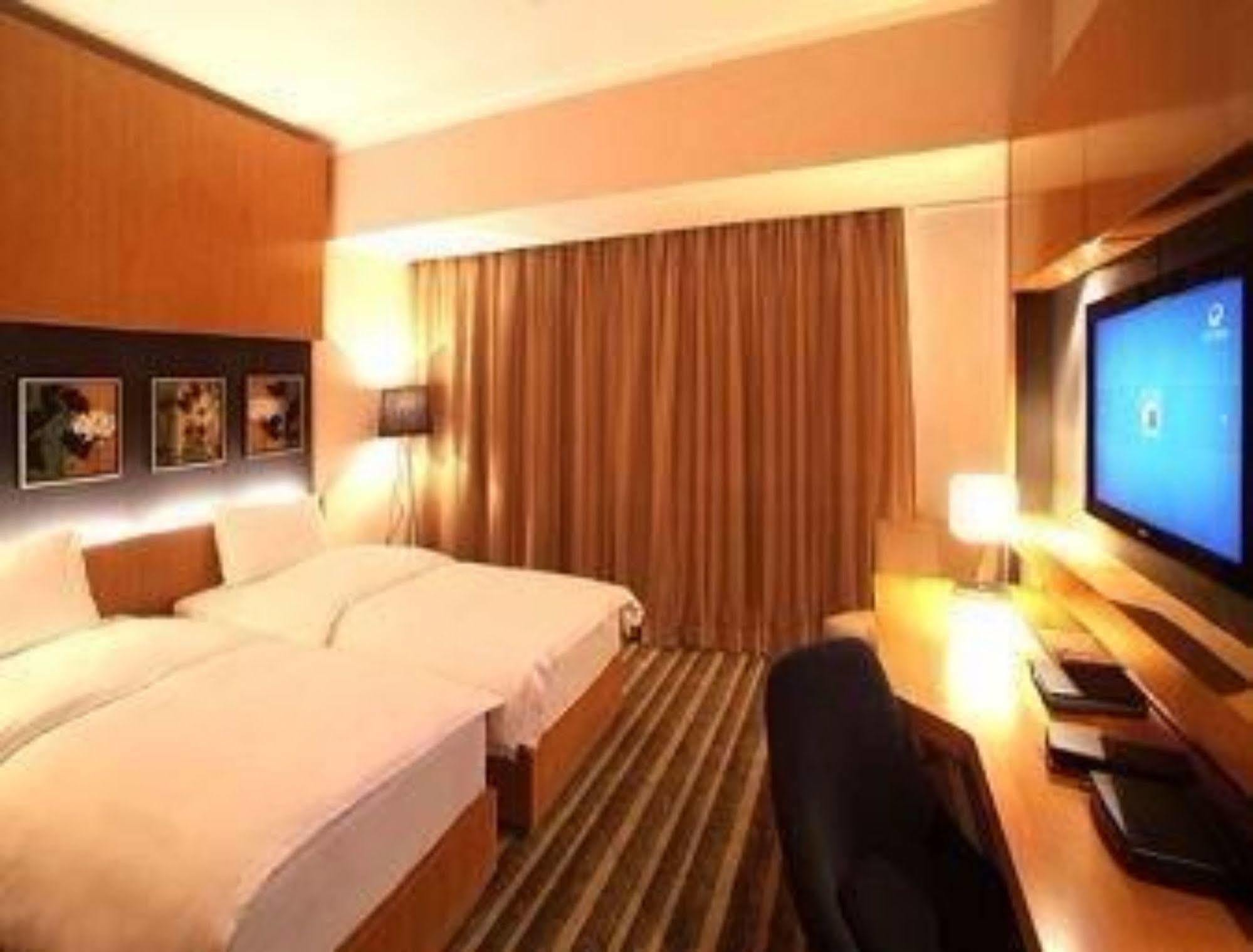 Ramada Ulaanbaatar City Center Kültér fotó
